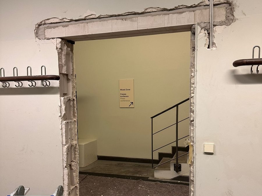 Fertiggestellte Duschen mit neuen Trennwänden